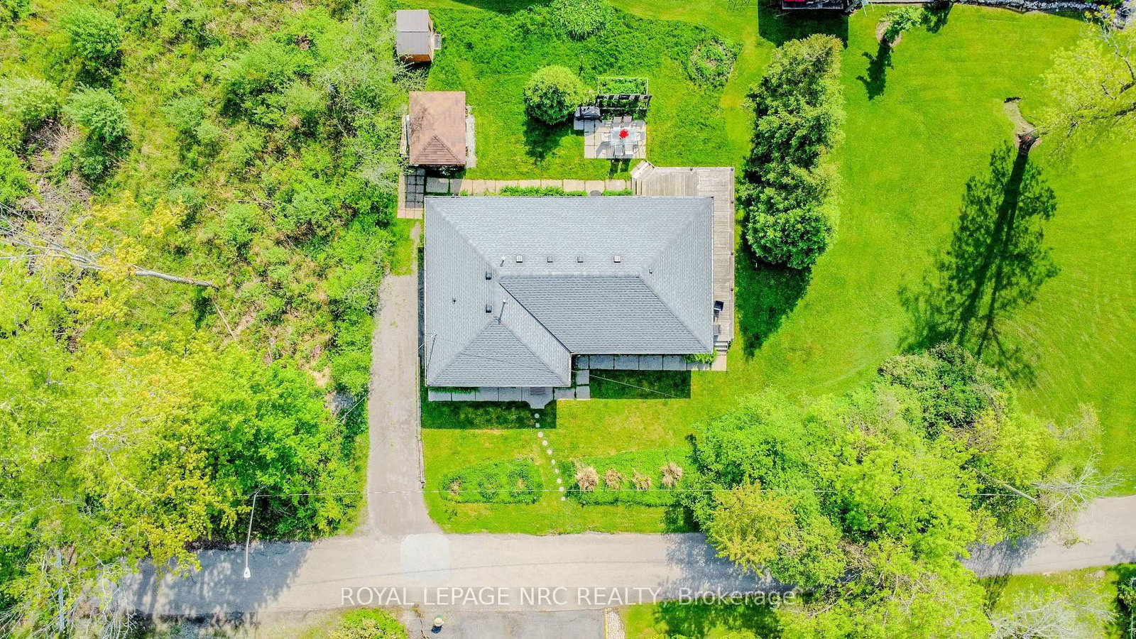 Detached House for sale at 270 Cherrywood Avenue, Fort Erie, Ontario, L0S 1B0 - Crystal Beach - MLS: X12877140