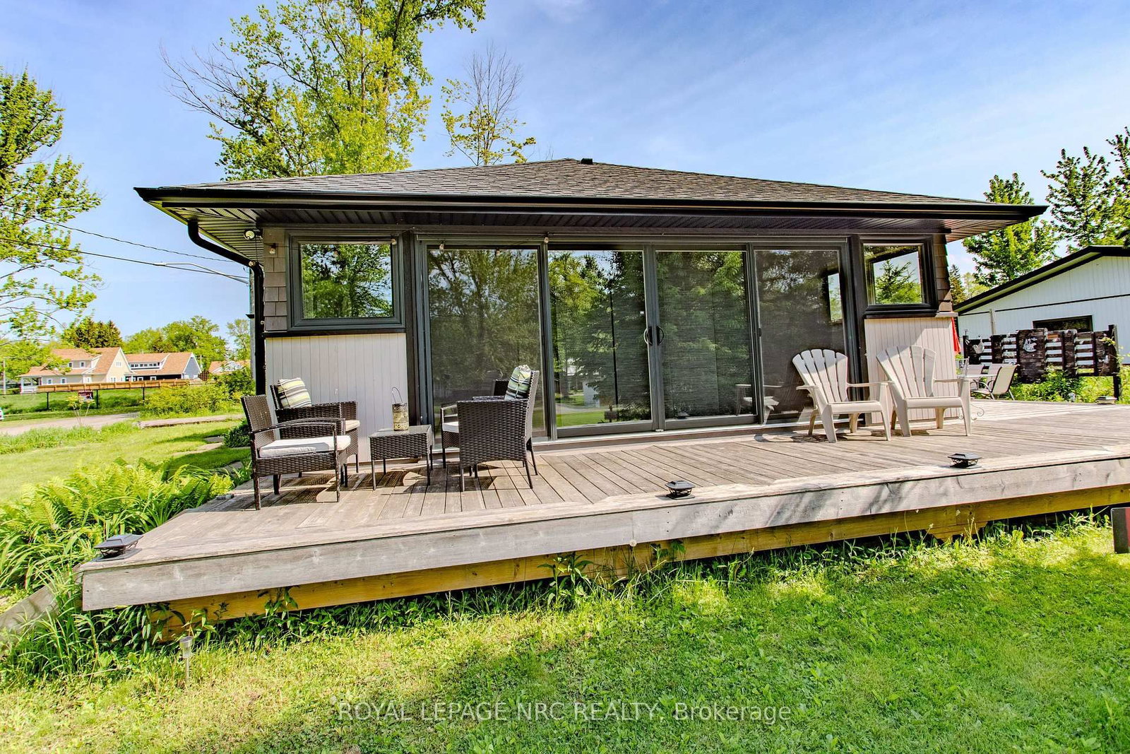 Detached House for sale at 270 Cherrywood Avenue, Fort Erie, Ontario, L0S 1B0 - Crystal Beach - MLS: X12877140