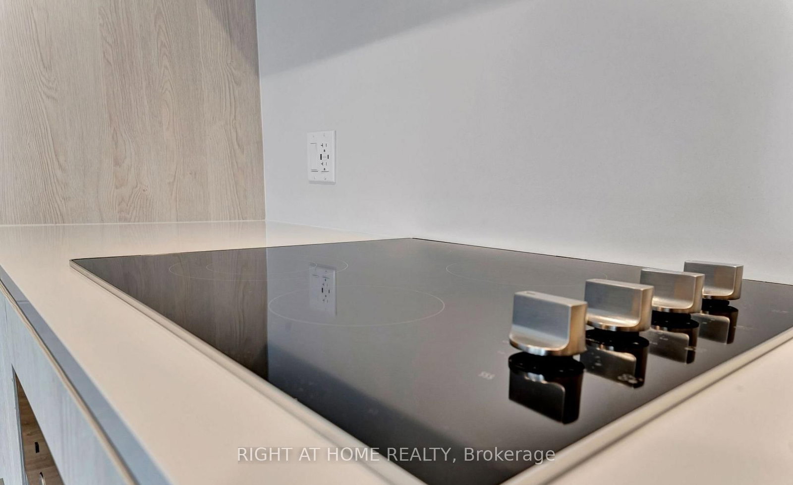 Condo for sale at 1111-1 Jarvis Street, Hamilton, Ontario, L8R 0A8 - Beasley - MLS: X12877292