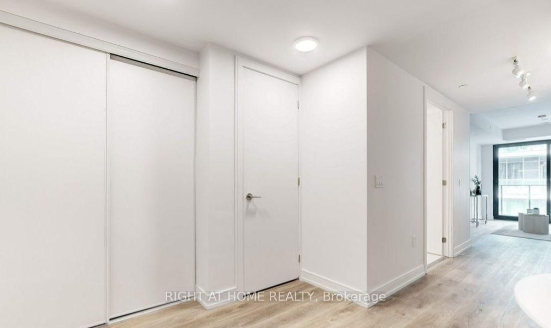 Condo for sale at 1111-1 Jarvis Street, Hamilton, Ontario, L8R 0A8 - Beasley - MLS: X12877292