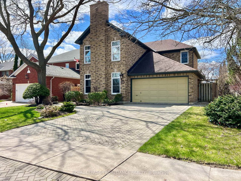 20 Georgian Crt, Belleville, K8N 5R3 | Image 2