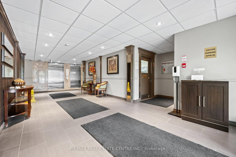 1002 - 35 Green Valley Dr, Kitchener, N2P 2A5 | Image 3