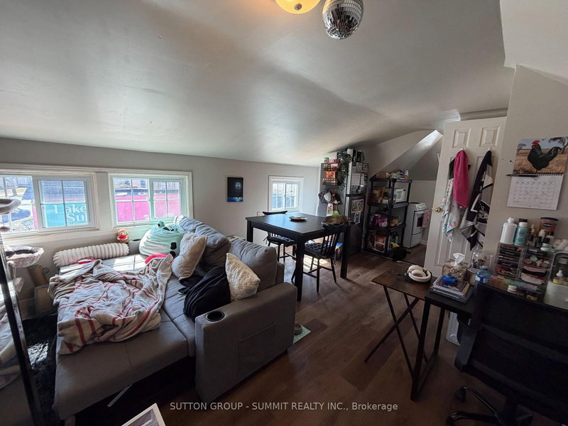 Upper - 155 1/2 Lake St, St. Catharines, L2R 5Y5 | Image 2