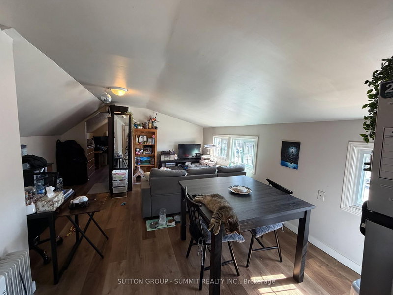 Upper - 155 1/2 Lake St, St. Catharines, L2R 5Y5 | Image 3