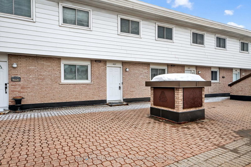 427 Moodie Dr, Ottawa, K2H 8A5 | Image 2