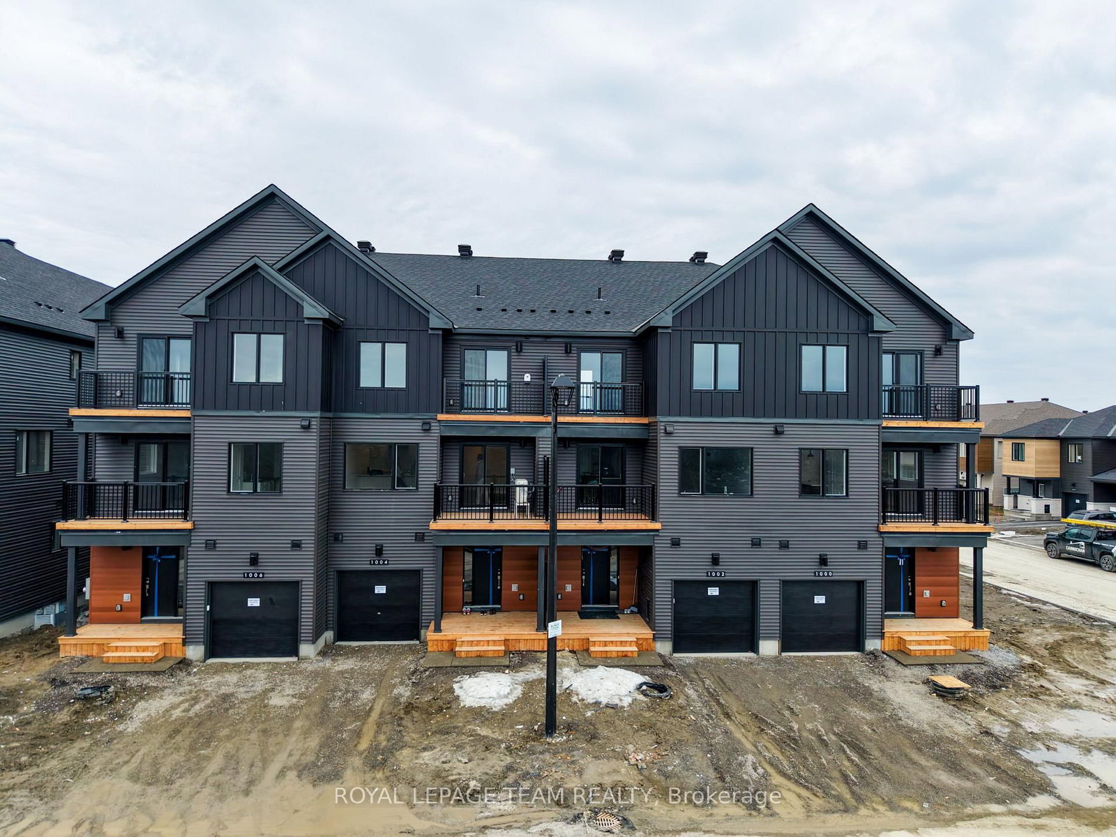 1004 Elixir Place - Photo 2