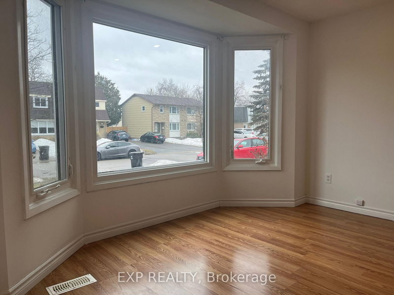 123 Greendale Cres, Kitchener, N2A 2R5 | Image 2