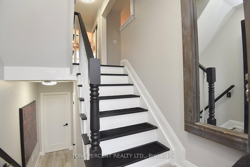 13 Emick Dr, Hamilton, L9K 0C4 | Image 3