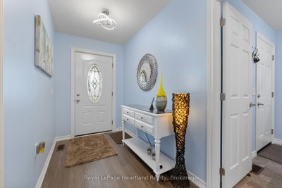8 N Windward Way • Ashfield-Colborne-Wawanosh, ON photo 7