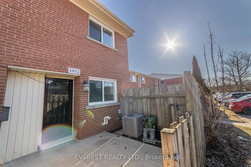 12 - 1012 Kipps Lane, London East, N5Y 4S5 | Image 2