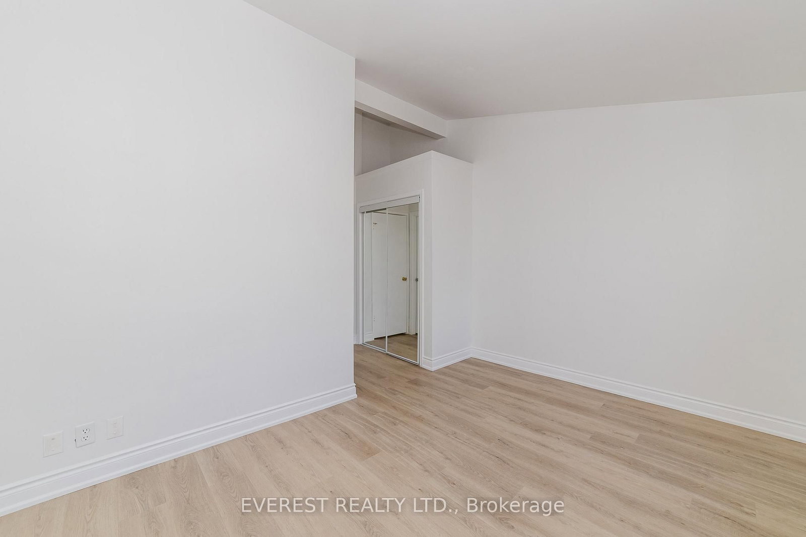 Townhouse for sale at 12-1012 Kipps Lane, London East, Ontario, N5Y 4S5 - East A - MLS: X12878656