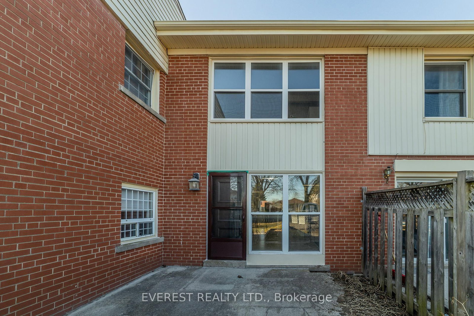 Townhouse for sale at 12-1012 Kipps Lane, London East, Ontario, N5Y 4S5 - East A - MLS: X12878656