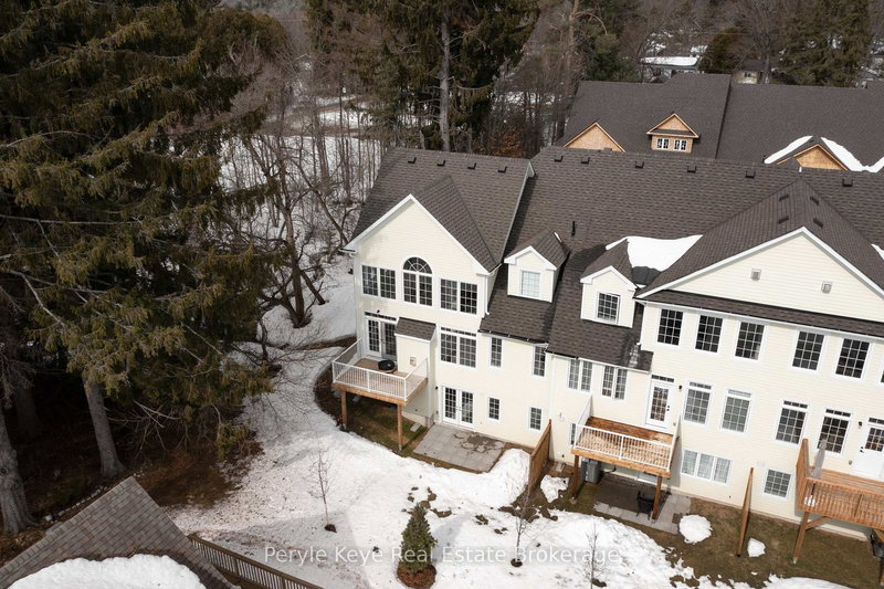 16 LEEDS Crt, Bracebridge, P1L 0B7 | Image 2