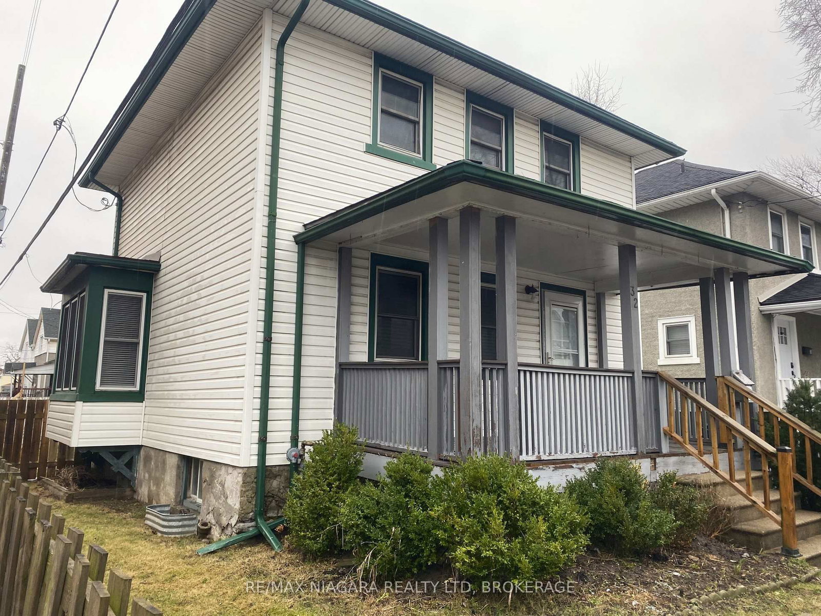 Detached House for sale at 32 Page Street, St. Catharines, Ontario, L2R 4A5 - E. Chester - MLS: X12879224