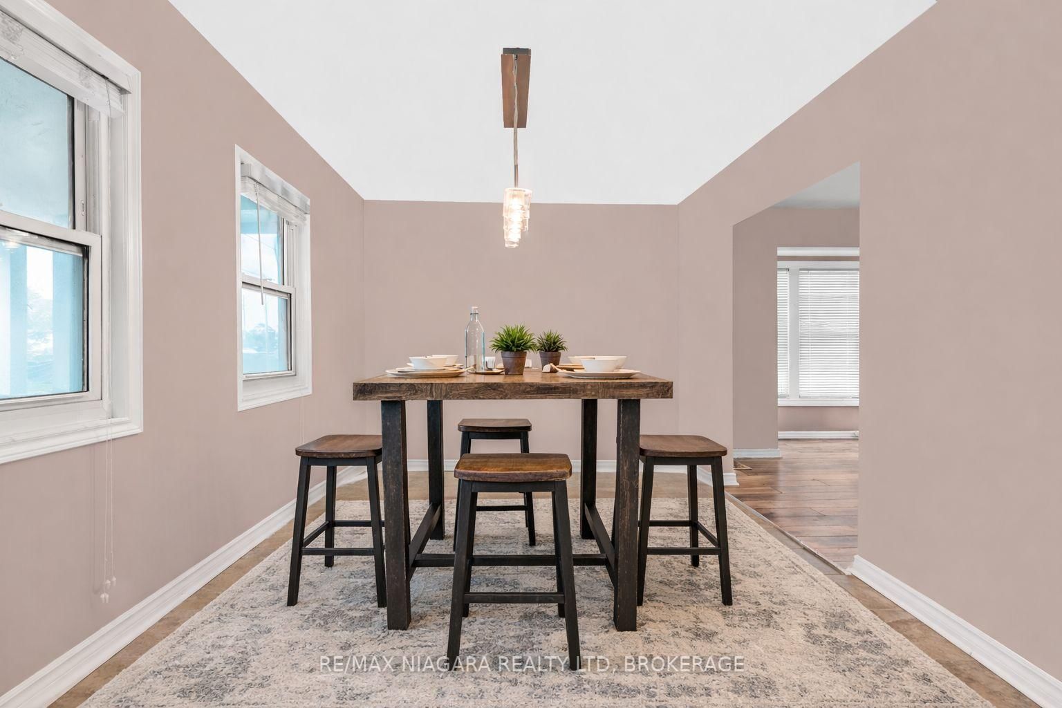 Detached House for sale at 32 Page Street, St. Catharines, Ontario, L2R 4A5 - E. Chester - MLS: X12879224