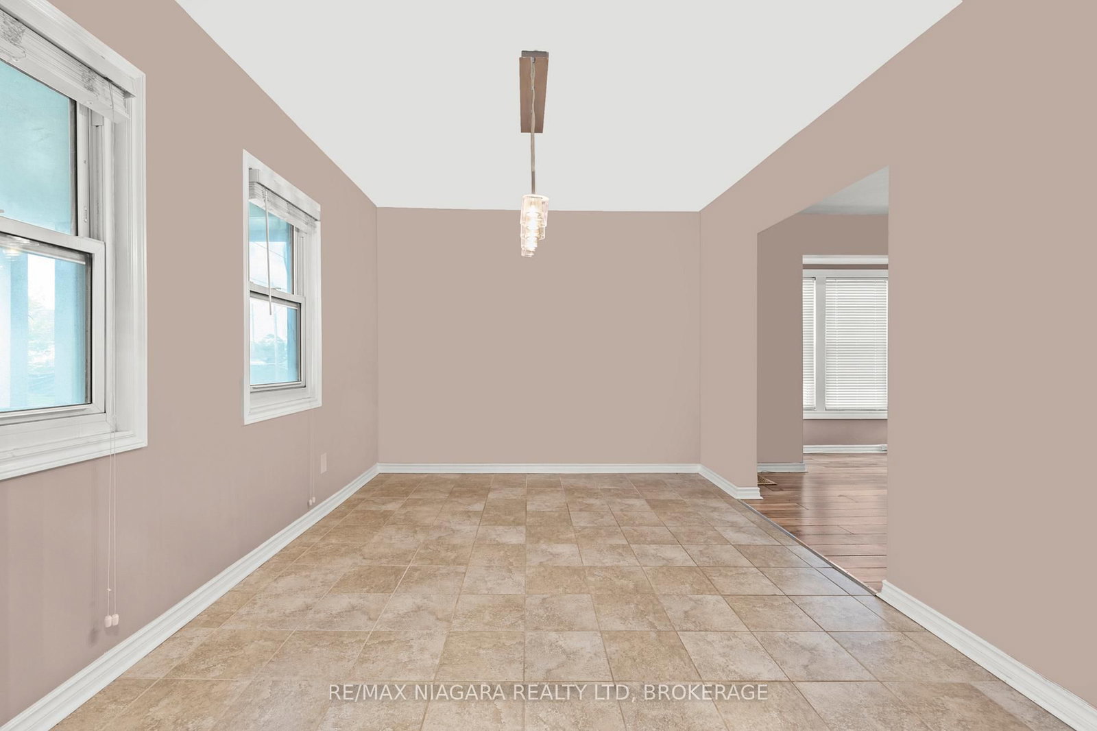 Detached House for sale at 32 Page Street, St. Catharines, Ontario, L2R 4A5 - E. Chester - MLS: X12879224