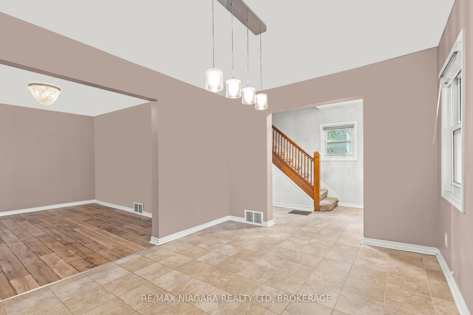 Detached House for sale at 32 Page Street, St. Catharines, Ontario, L2R 4A5 - E. Chester - MLS: X12879224