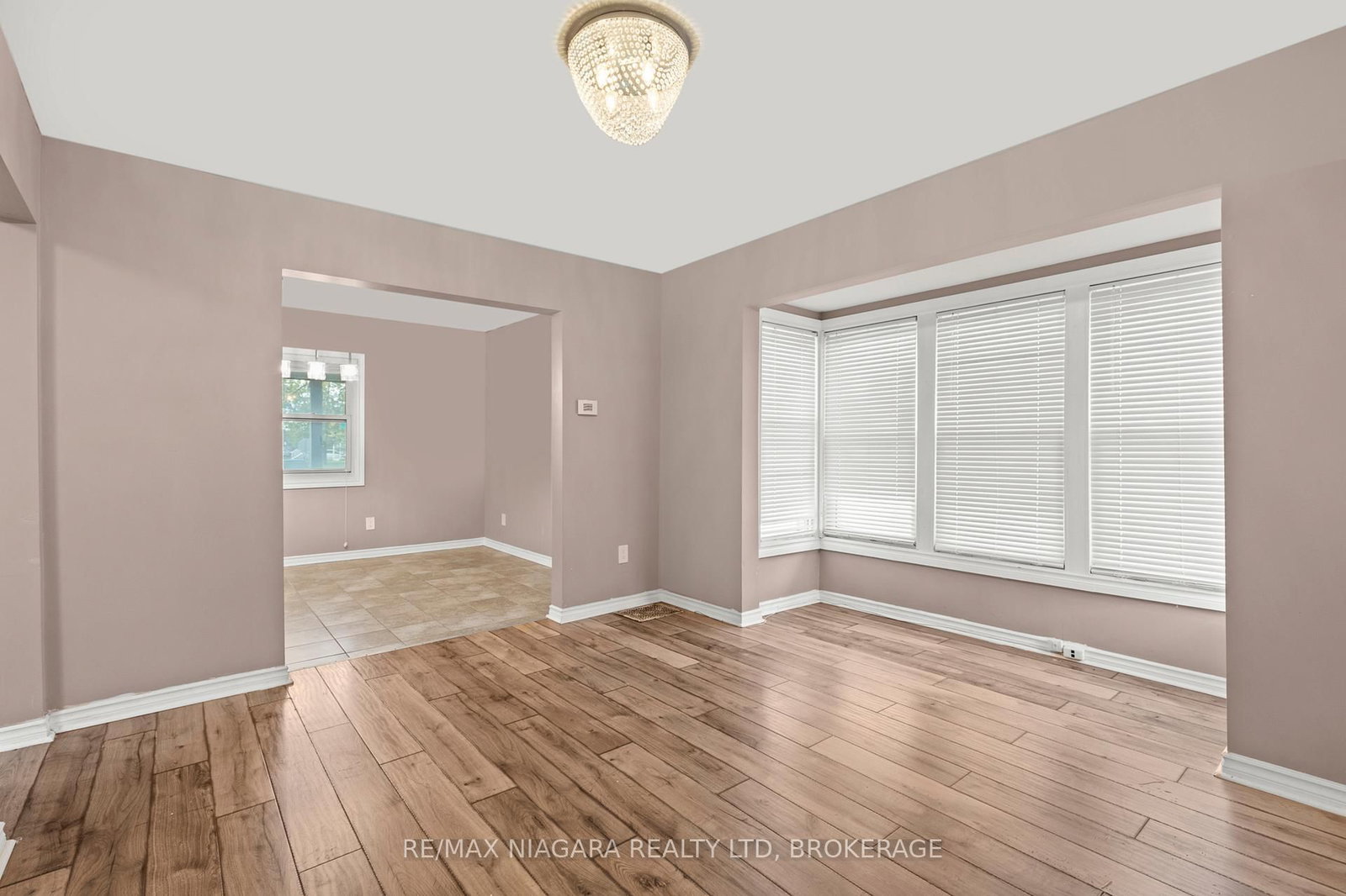 Detached House for sale at 32 Page Street, St. Catharines, Ontario, L2R 4A5 - E. Chester - MLS: X12879224