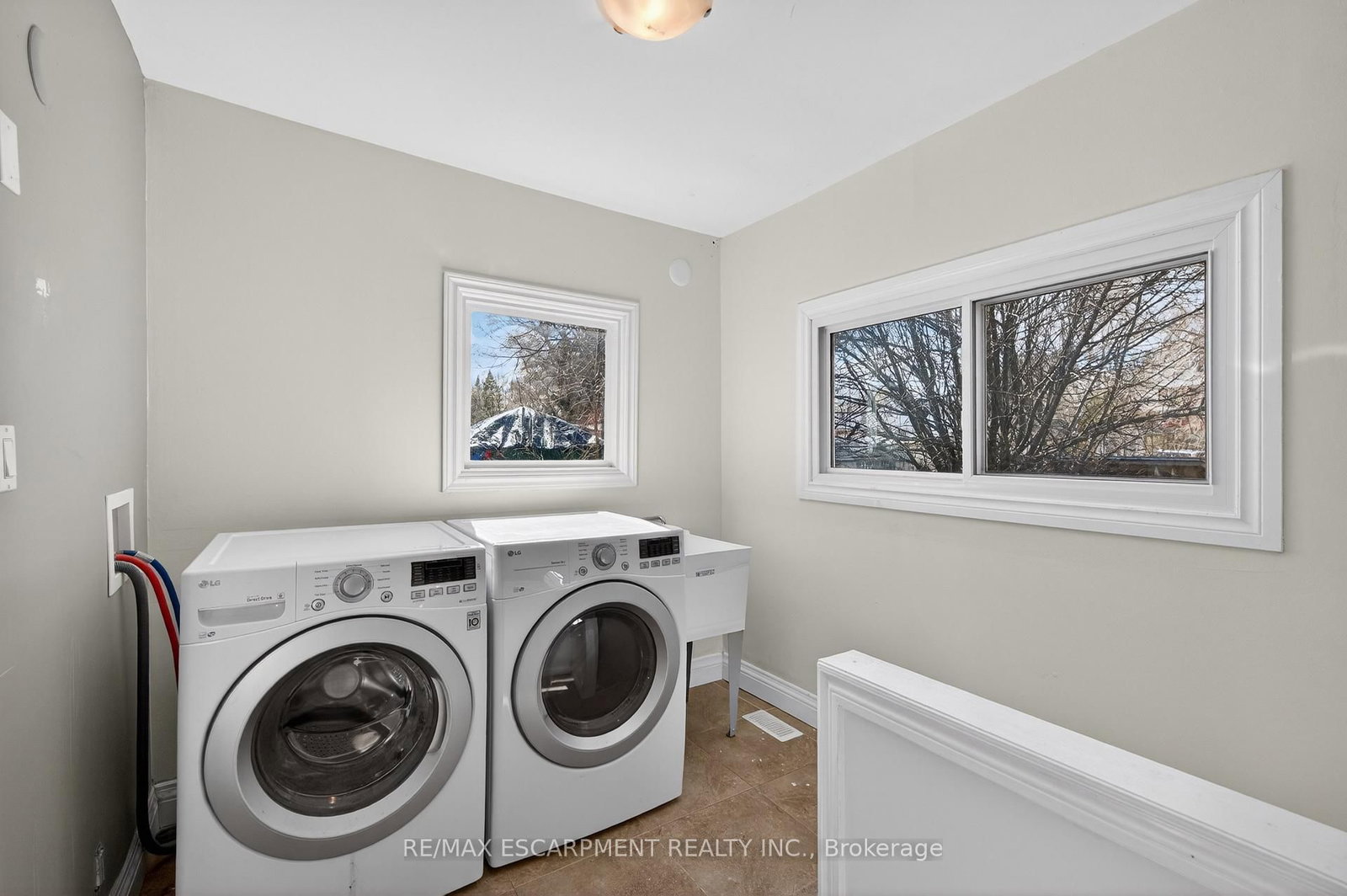 Detached House for sale at 8 East 23rd Street, Hamilton, Ontario, L8V 2W6 - Eastmount - MLS: X12879232