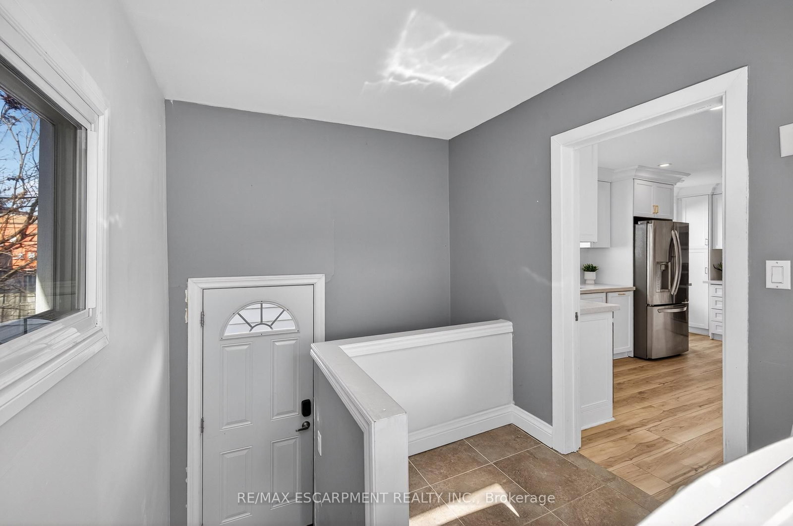 Detached House for sale at 8 East 23rd Street, Hamilton, Ontario, L8V 2W6 - Eastmount - MLS: X12879232