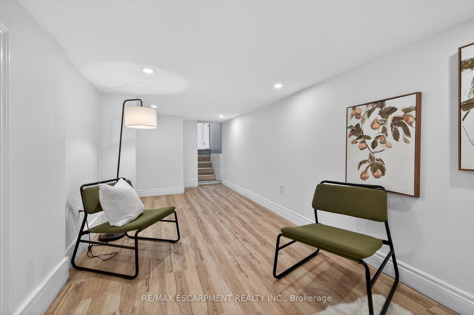 Detached House for sale at 8 East 23rd Street, Hamilton, Ontario, L8V 2W6 - Eastmount - MLS: X12879232