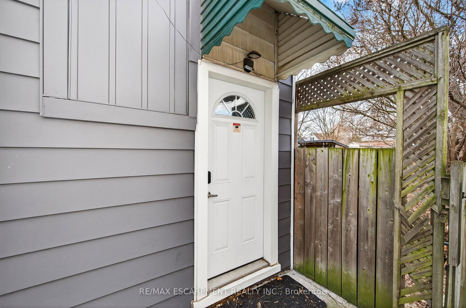 Detached House for sale at 8 East 23rd Street, Hamilton, Ontario, L8V 2W6 - Eastmount - MLS: X12879232