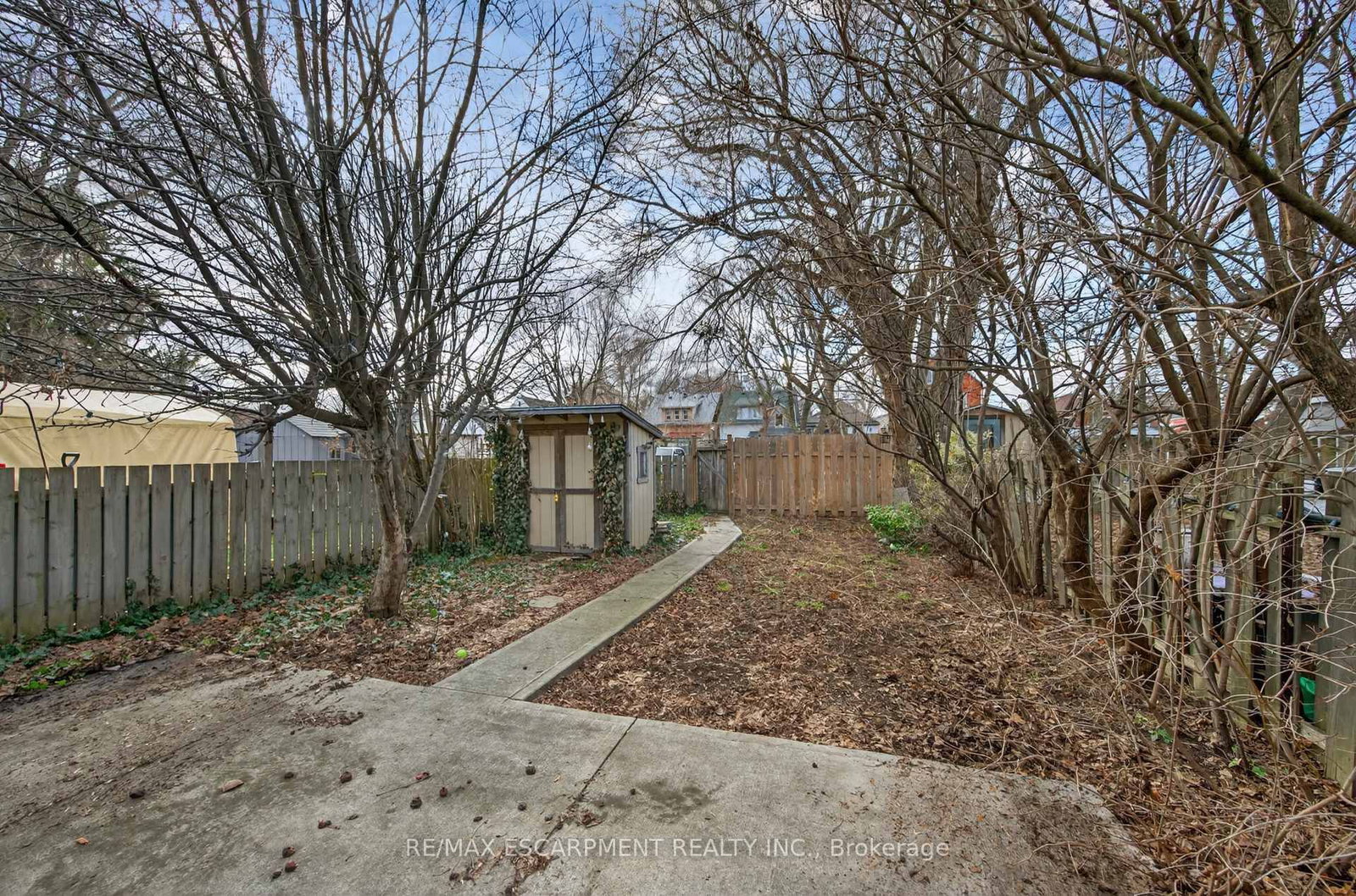 Detached House for sale at 8 East 23rd Street, Hamilton, Ontario, L8V 2W6 - Eastmount - MLS: X12879232