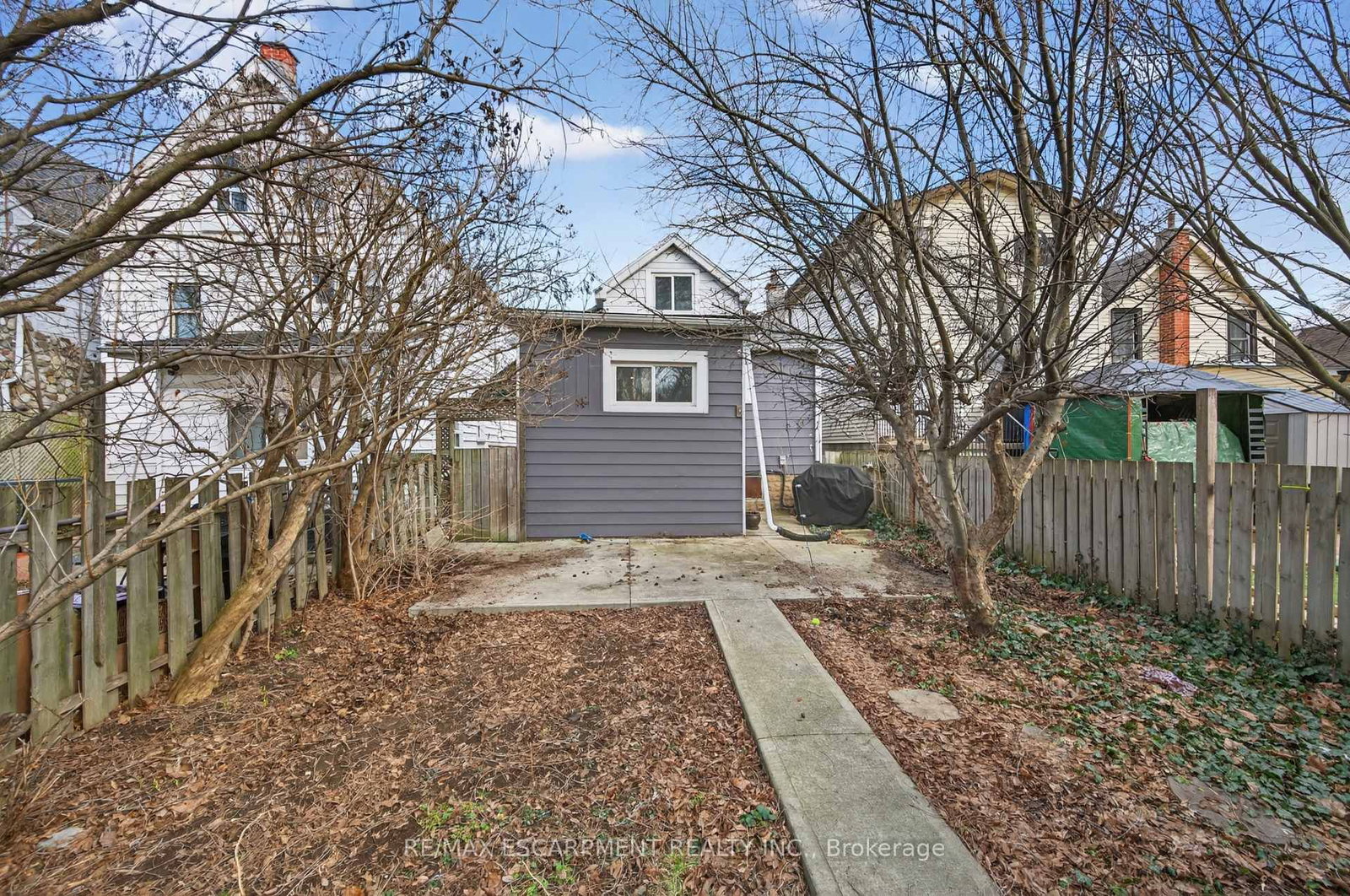 Detached House for sale at 8 East 23rd Street, Hamilton, Ontario, L8V 2W6 - Eastmount - MLS: X12879232