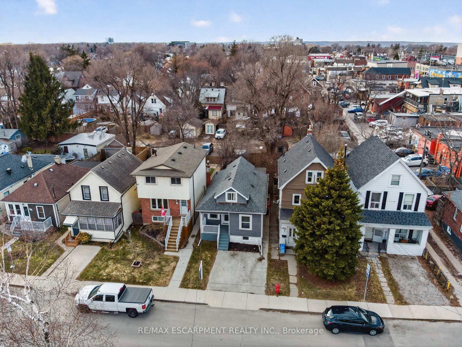 Detached House for sale at 8 East 23rd Street, Hamilton, Ontario, L8V 2W6 - Eastmount - MLS: X12879232