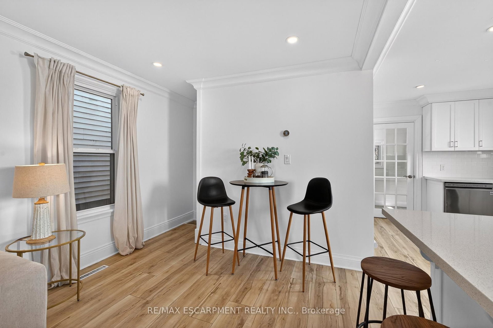 Detached House for sale at 8 East 23rd Street, Hamilton, Ontario, L8V 2W6 - Eastmount - MLS: X12879232