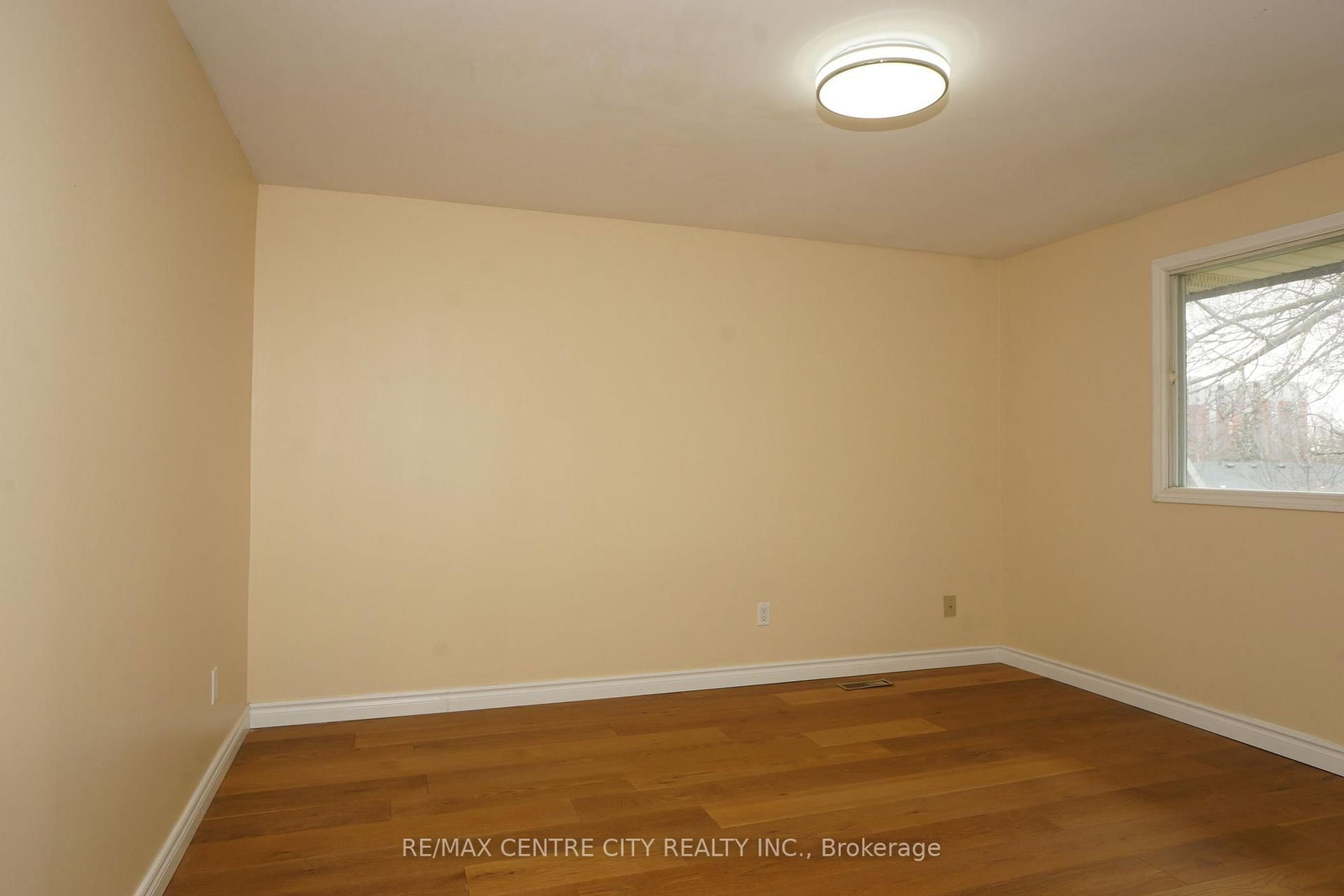 Detached House for sale at 136 Concord Crescent, London North, Ontario, N6G 3H7 - North I - MLS: X12879382