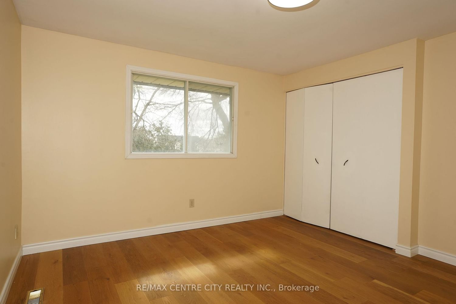 Detached House for sale at 136 Concord Crescent, London North, Ontario, N6G 3H7 - North I - MLS: X12879382