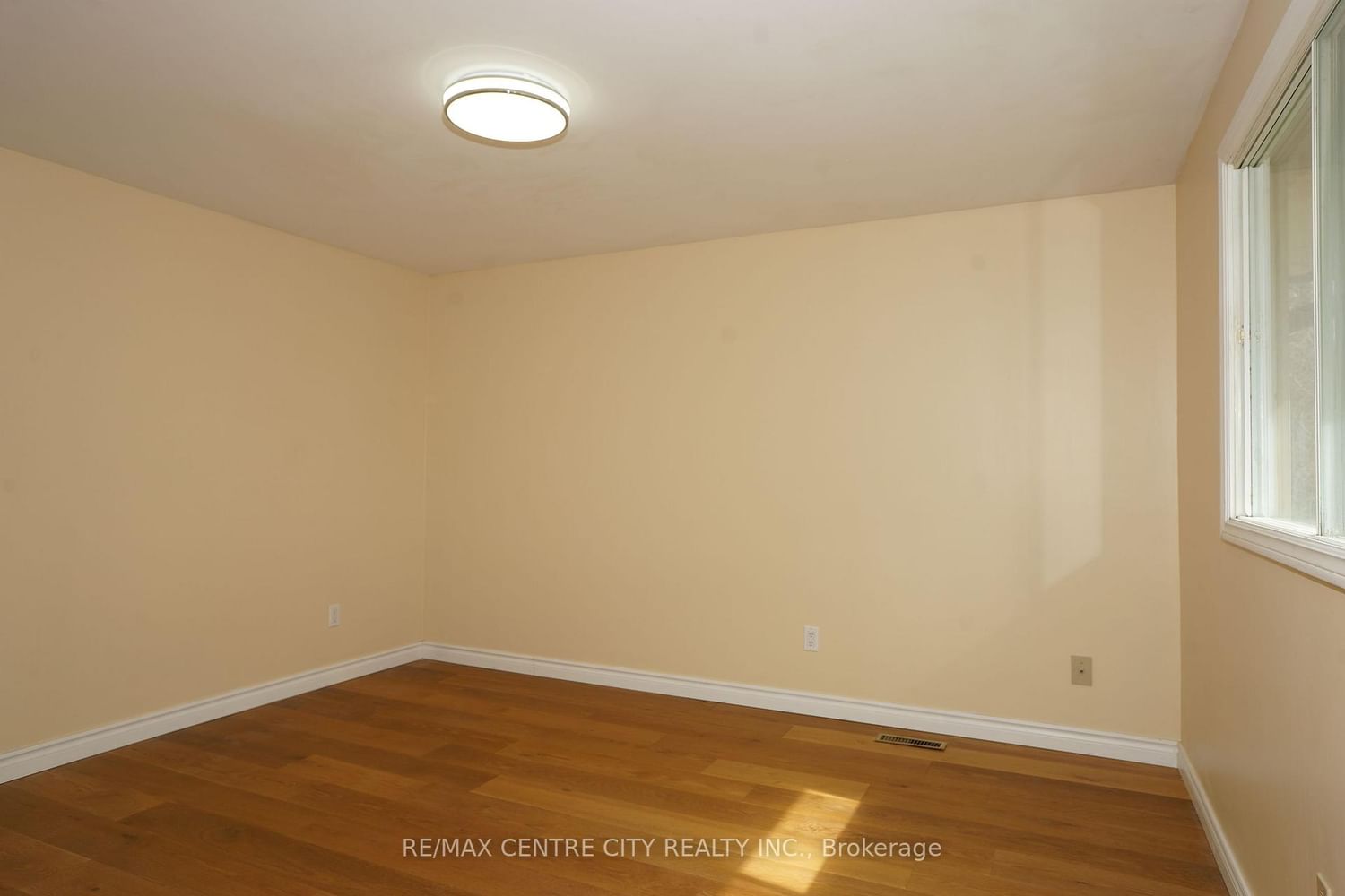 Detached House for sale at 136 Concord Crescent, London North, Ontario, N6G 3H7 - North I - MLS: X12879382