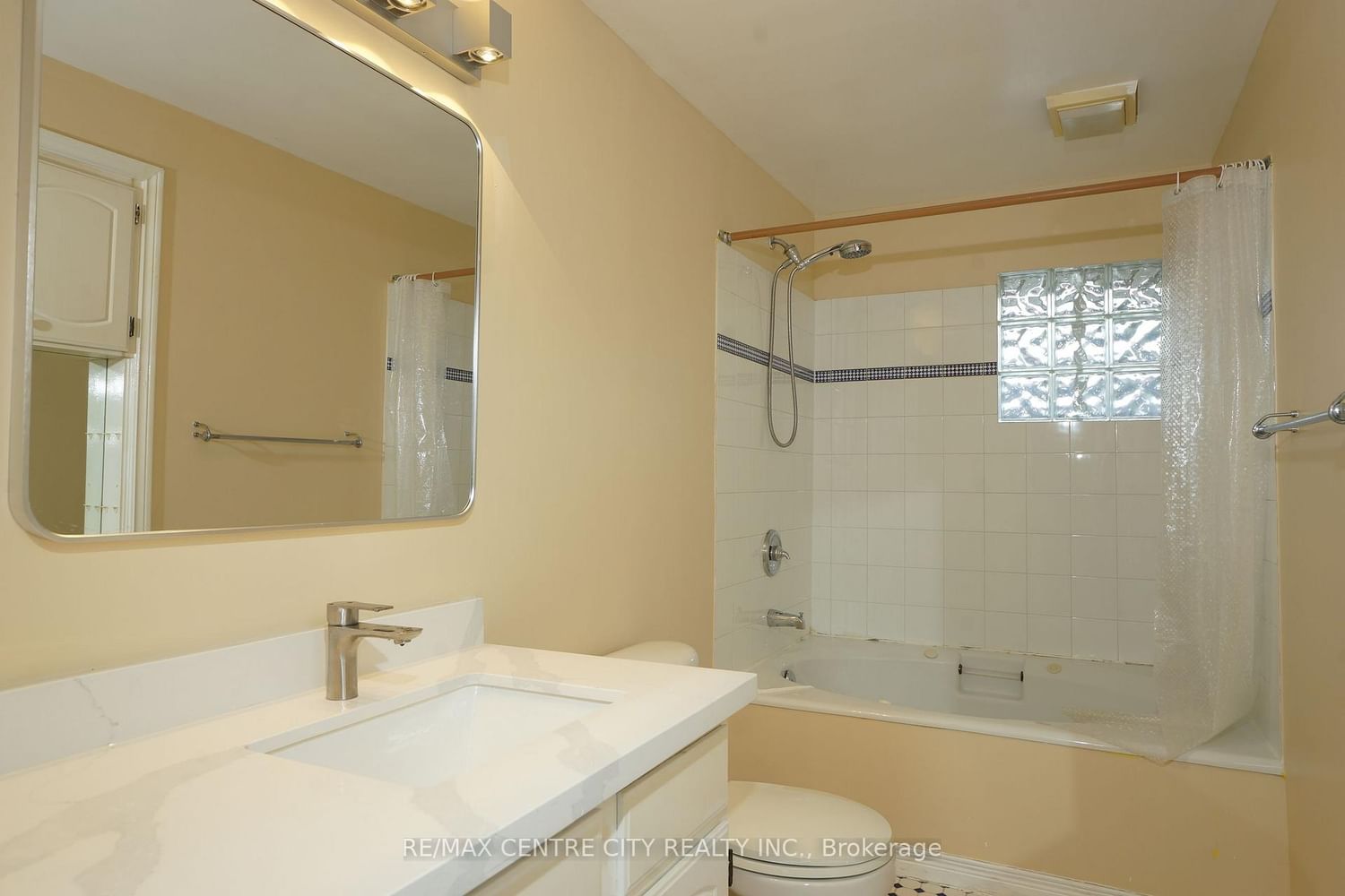 Detached House for sale at 136 Concord Crescent, London North, Ontario, N6G 3H7 - North I - MLS: X12879382