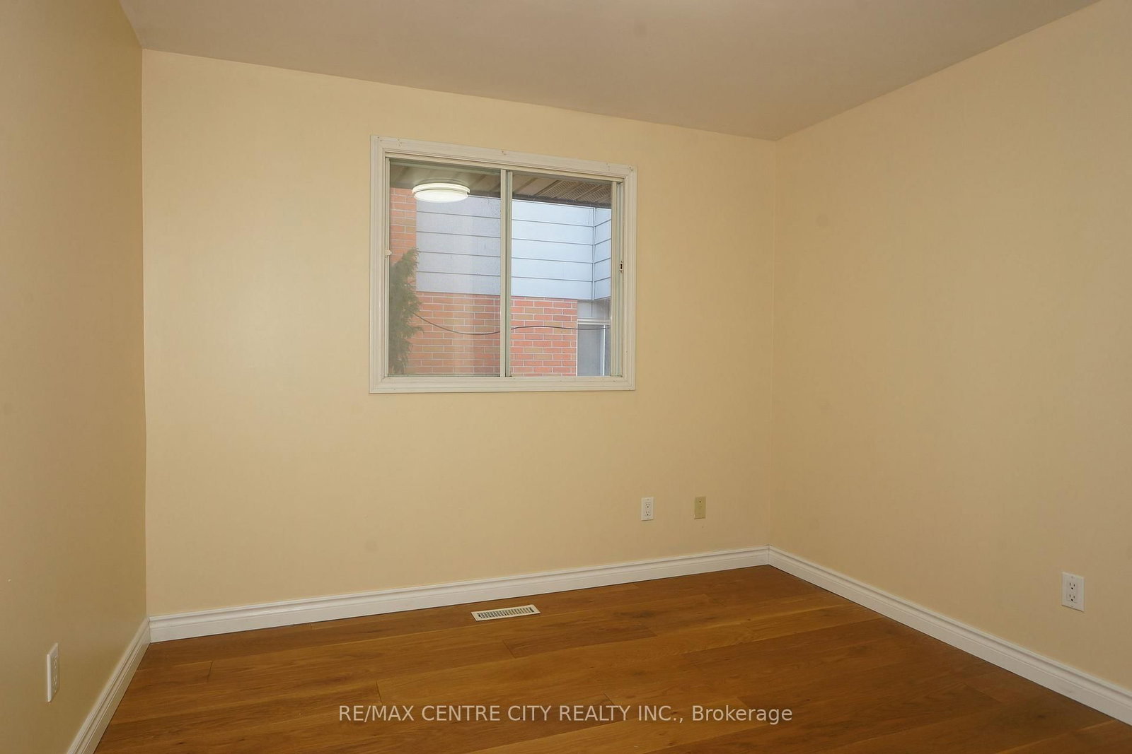 Detached House for sale at 136 Concord Crescent, London North, Ontario, N6G 3H7 - North I - MLS: X12879382