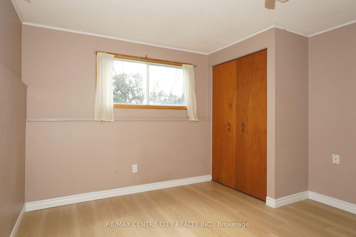 Detached House for sale at 136 Concord Crescent, London North, Ontario, N6G 3H7 - North I - MLS: X12879382