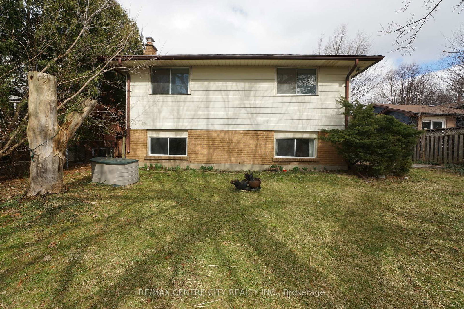 Detached House for sale at 136 Concord Crescent, London North, Ontario, N6G 3H7 - North I - MLS: X12879382