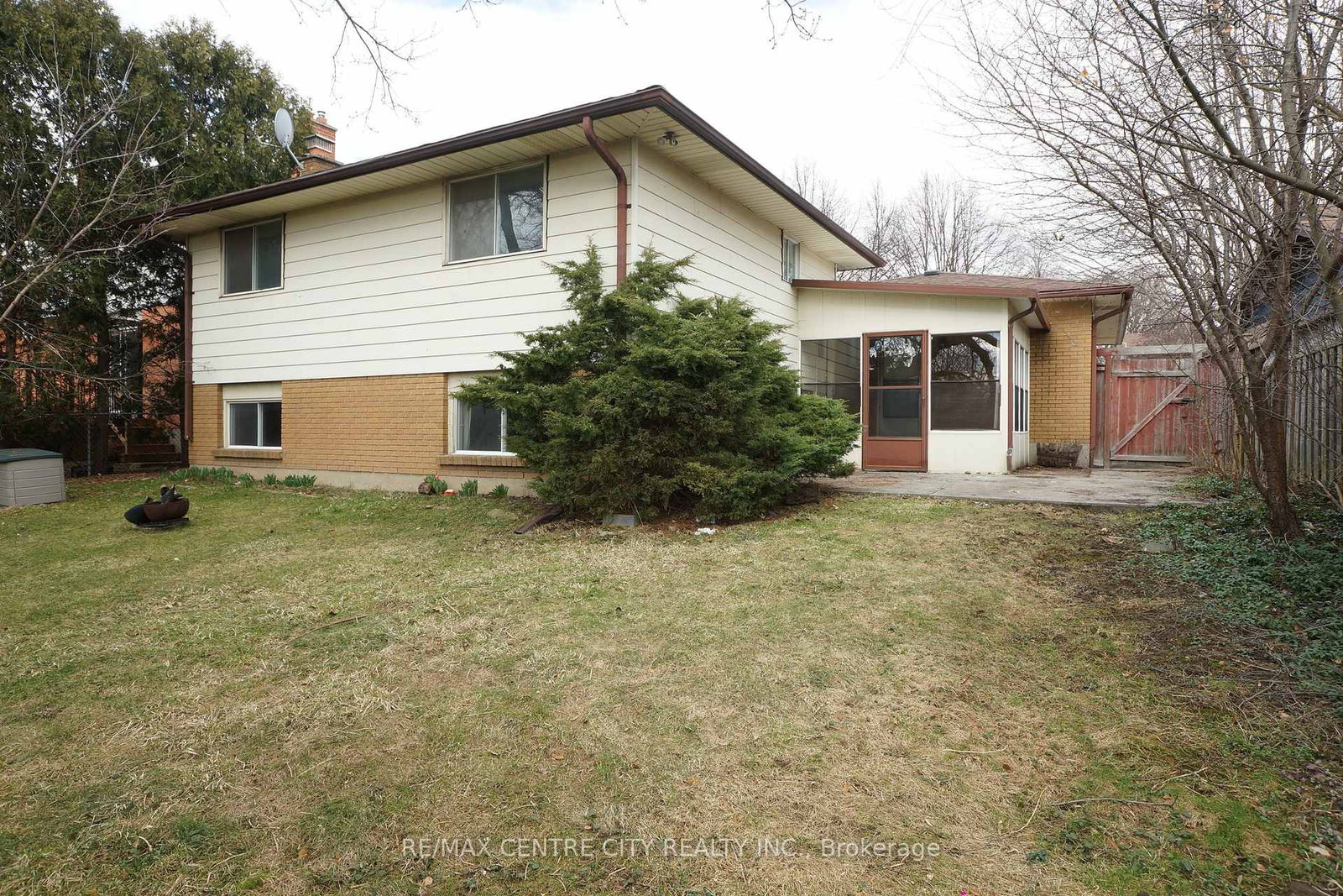 Detached House for sale at 136 Concord Crescent, London North, Ontario, N6G 3H7 - North I - MLS: X12879382