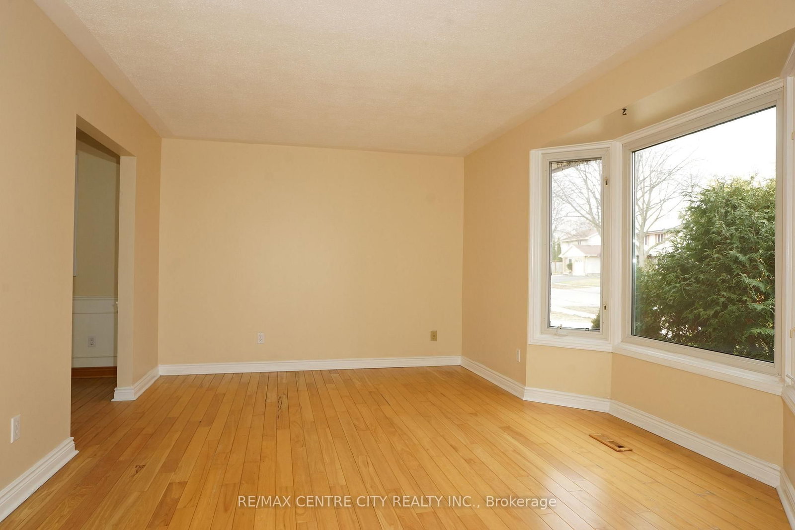 Detached House for sale at 136 Concord Crescent, London North, Ontario, N6G 3H7 - North I - MLS: X12879382