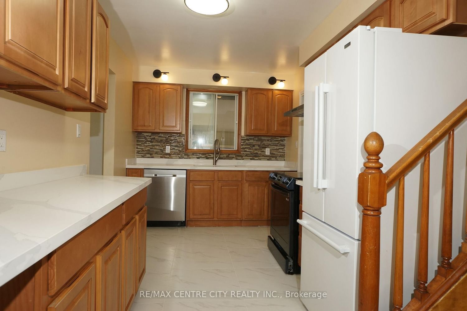 Detached House for sale at 136 Concord Crescent, London North, Ontario, N6G 3H7 - North I - MLS: X12879382