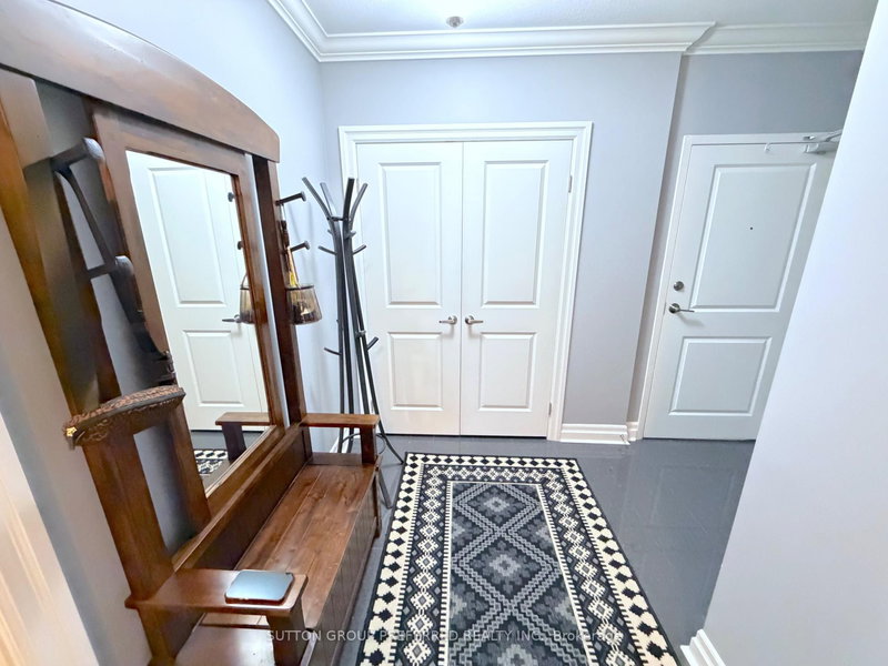 404 - 260 Villagewalk Blvd, London North, N6G 0W6 | Image 2