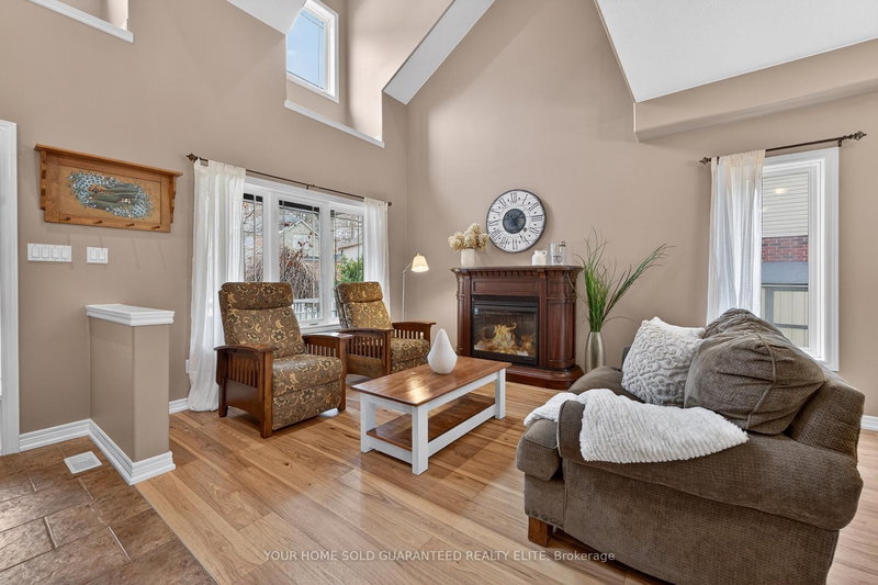 17 Heathcote Crt, Grimsby, L3M 0A6 | Image 3