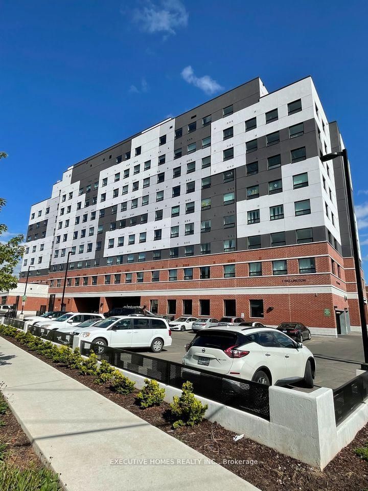 home for sale on 611-1 Wellington Street