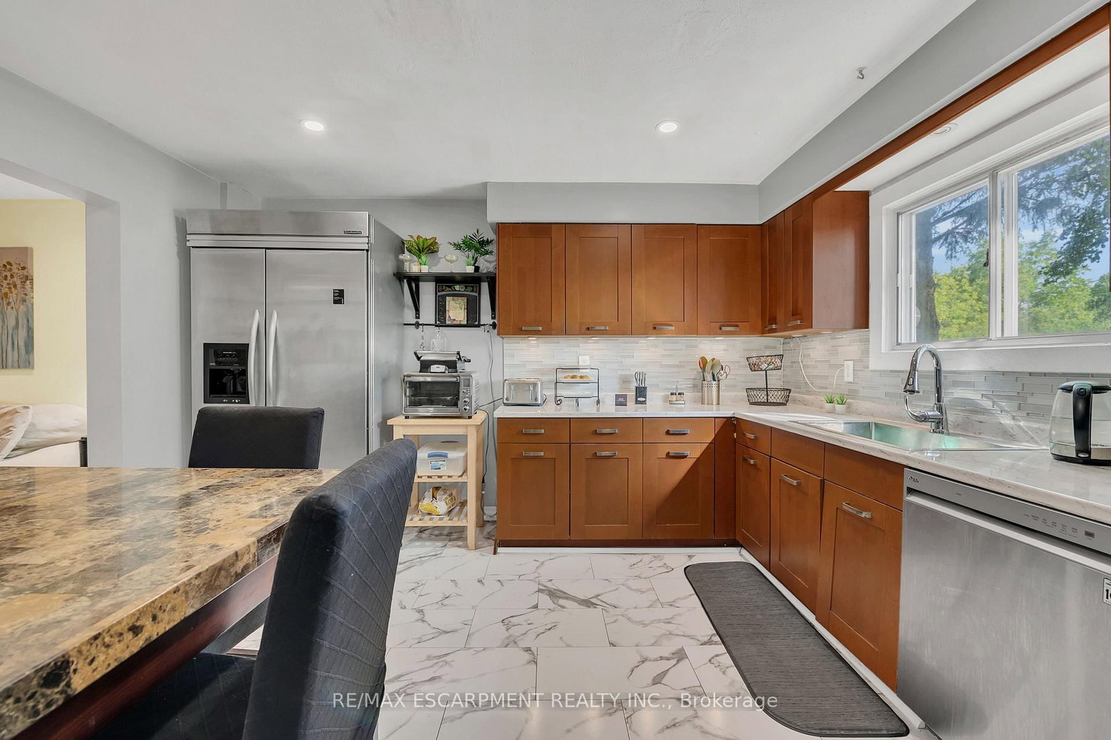 Townhouse for sale at 18 Riverdale Drive, Hamilton, Ontario, L8E 1J8 - Riverdale - MLS: X12880286