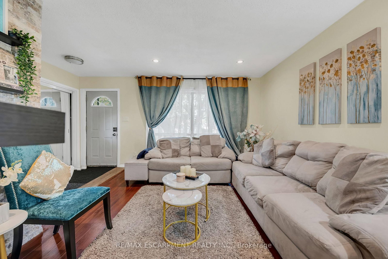 Townhouse for sale at 18 Riverdale Drive, Hamilton, Ontario, L8E 1J8 - Riverdale - MLS: X12880286