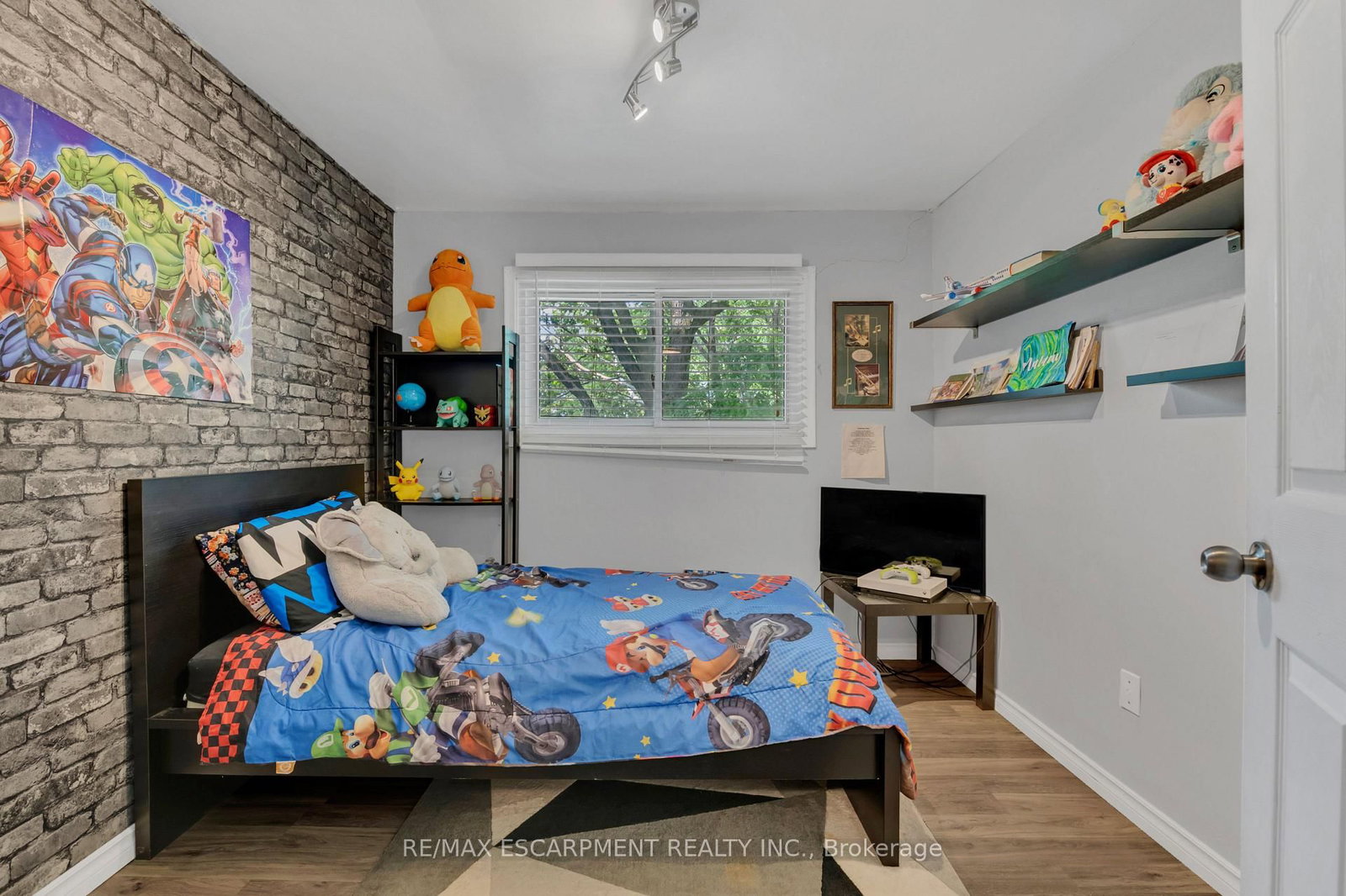 Townhouse for sale at 18 Riverdale Drive, Hamilton, Ontario, L8E 1J8 - Riverdale - MLS: X12880286