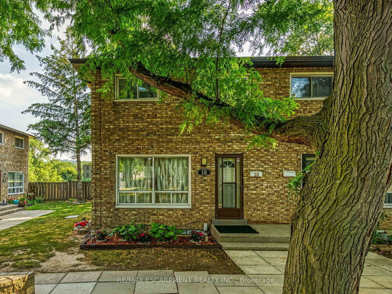18 Riverdale Dr, Hamilton, L8E 1J8 | Image 2