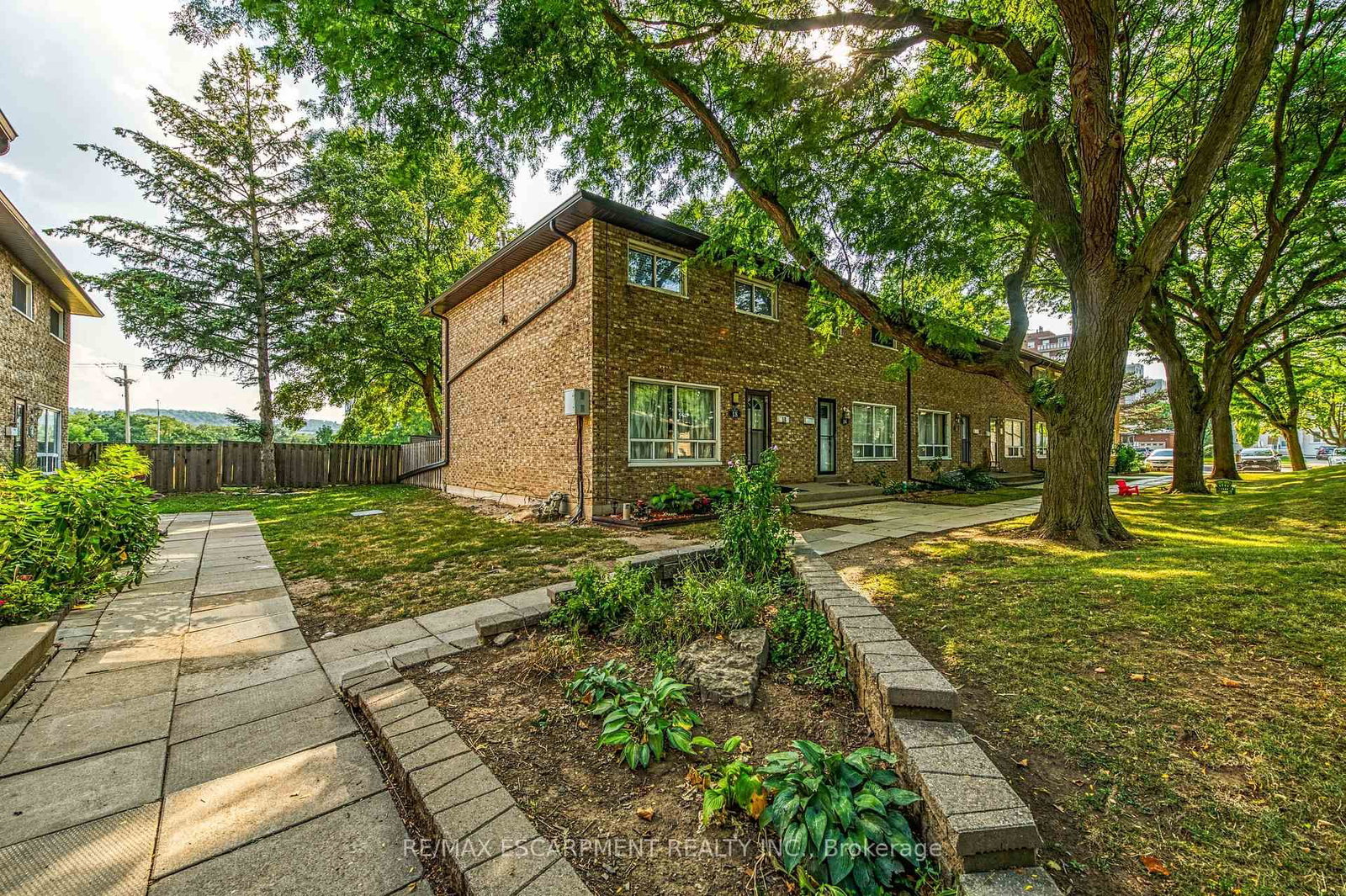 Townhouse for sale at 18 Riverdale Drive, Hamilton, Ontario, L8E 1J8 - Riverdale - MLS: X12880286