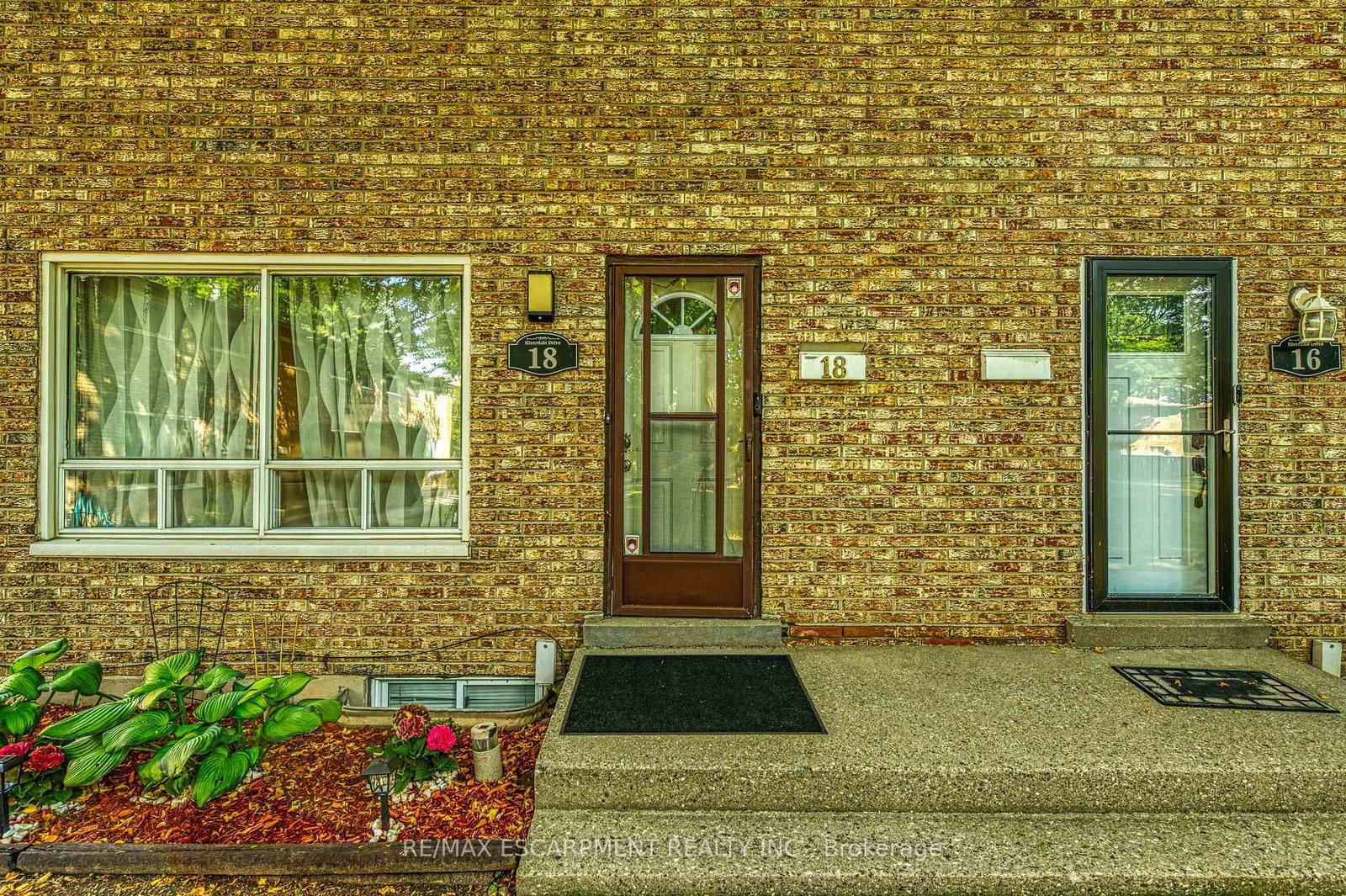 Townhouse for sale at 18 Riverdale Drive, Hamilton, Ontario, L8E 1J8 - Riverdale - MLS: X12880286