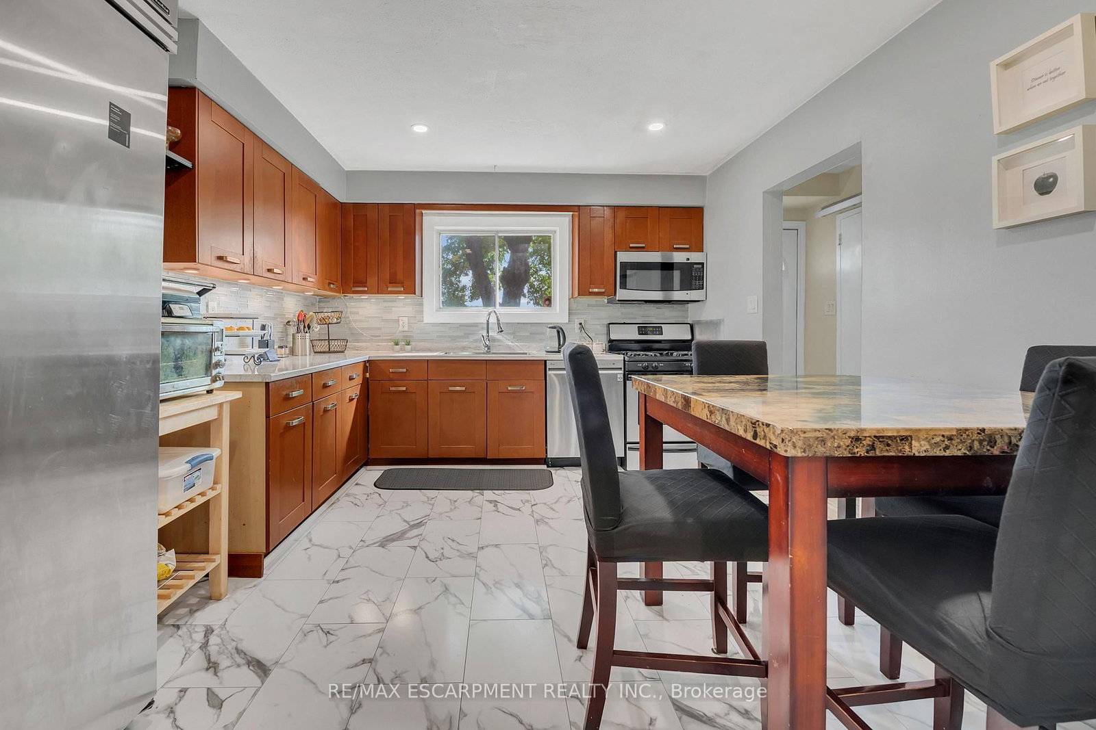 Townhouse for sale at 18 Riverdale Drive, Hamilton, Ontario, L8E 1J8 - Riverdale - MLS: X12880286